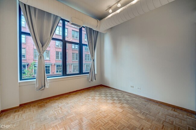 Building Photo - 333 W Hubbard St