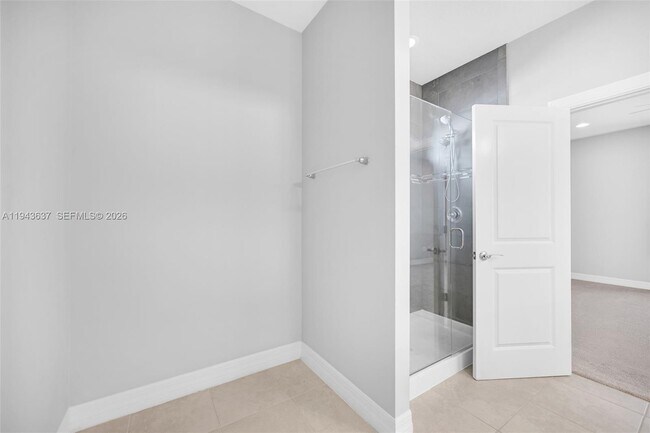 Building Photo - 964 Banyan Dr