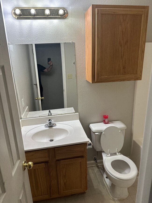 Building Photo - Move-in Ready!  3-Bed, 2-Bath Home in Bent...