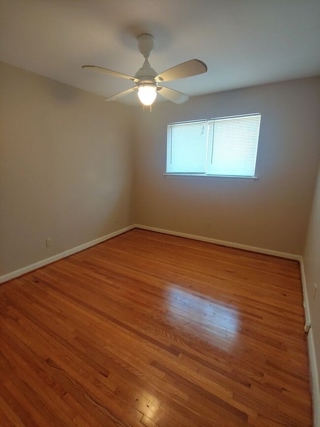 Building Photo - 323 Santa Fe Trail