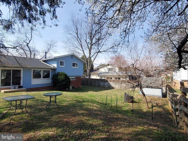 Building Photo - 702 W Edmonston Dr