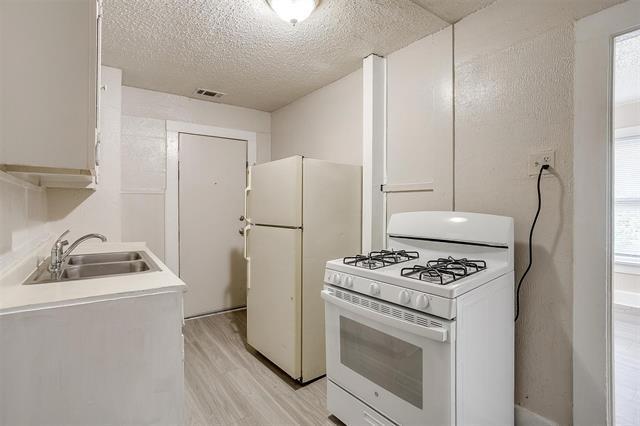 Building Photo - 1411 6th Ave