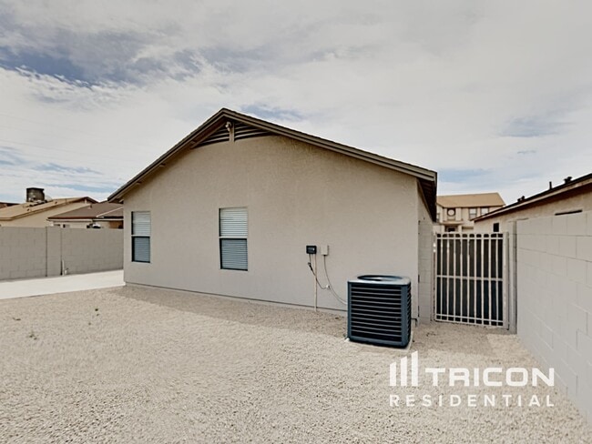 Building Photo - 11514 W Larkspur Rd