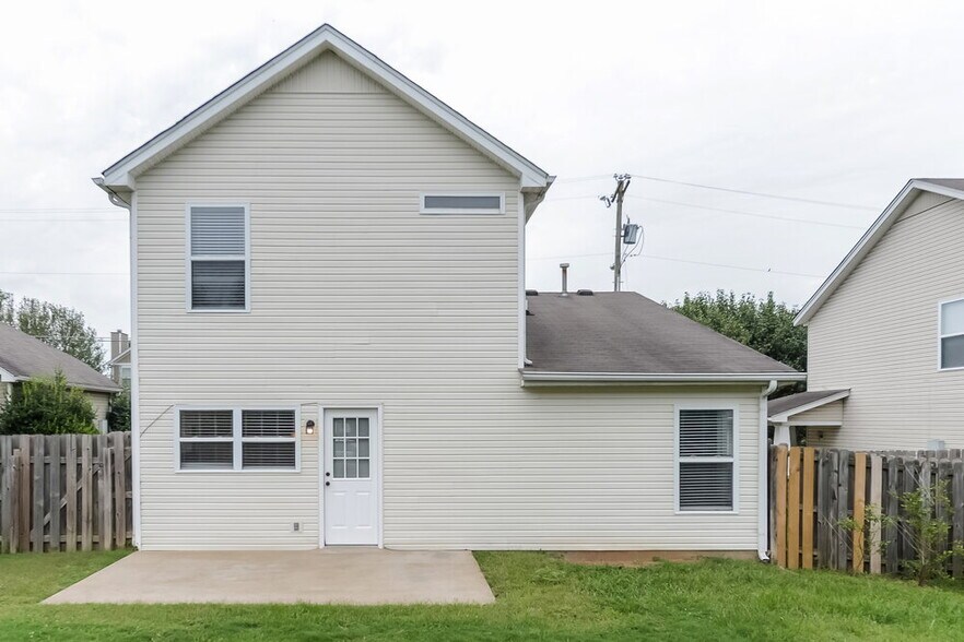 Building Photo - 1704 Stone Hollow Ct