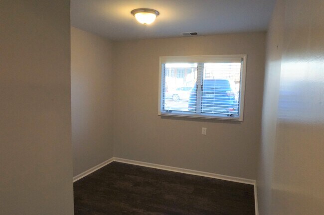 Building Photo - 114 Pinewood Dr