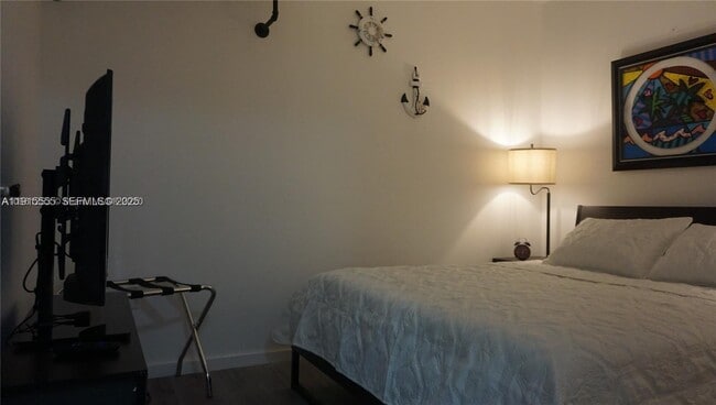 Building Photo - 810 7th St