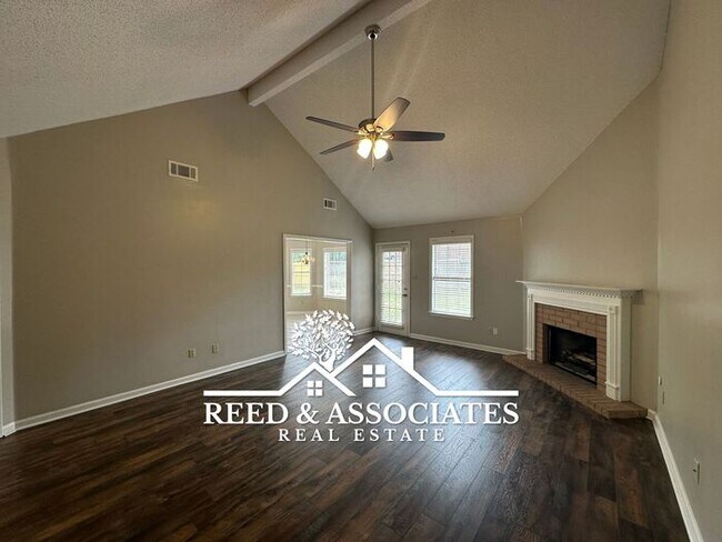 Building Photo - 3 Bedroom in Lakeland