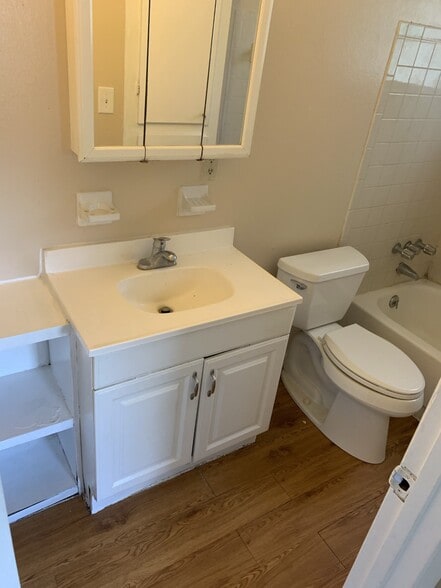 Bath - 1213 Mook St