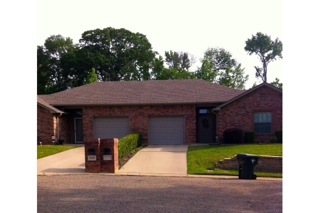 Building Photo - Creekside Townhomes