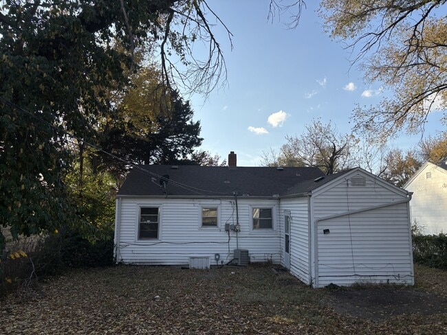 Building Photo - 1912 N Grove St