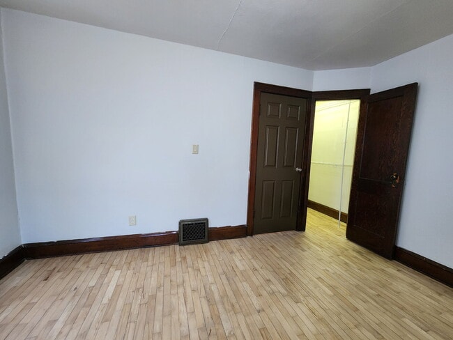 Building Photo - 2 Bedroom Lower Heat & Water Included