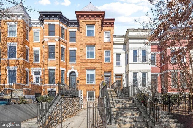 Building Photo - 1237 Kenyon St NW
