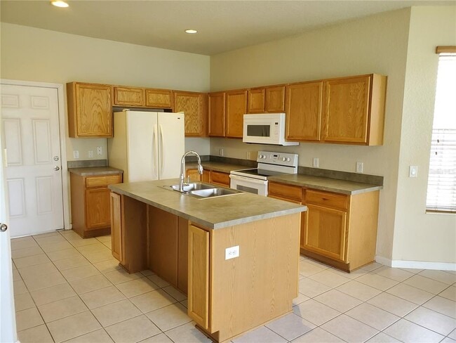 Building Photo - 5584 SW 39th St