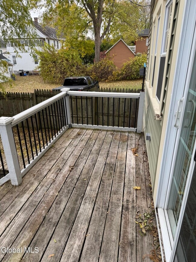 Building Photo - 60 Ash St