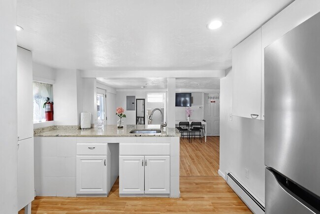 Building Photo - 875 Granite St