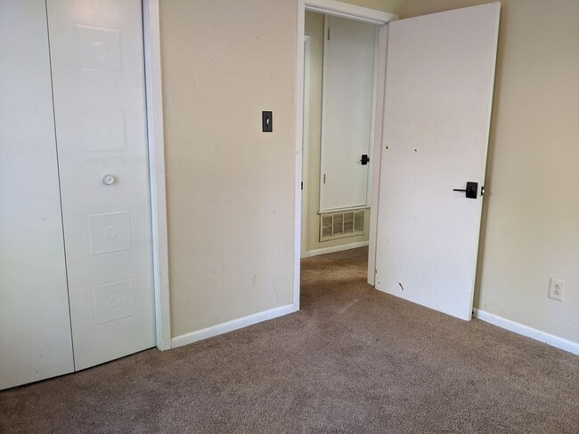 Building Photo - PRE-LEASING MAY 2026! ADORABLE 2/1 HOUSE I...