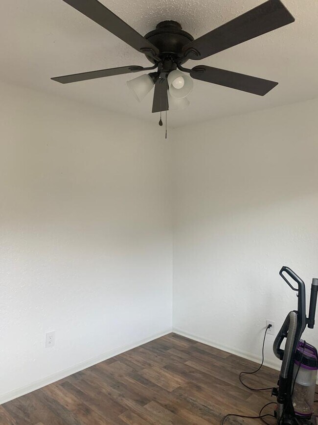 Building Photo - 6725 Meadowbreeze Pky