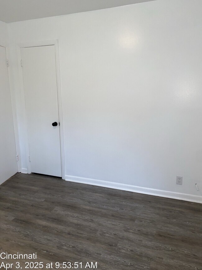 Building Photo - 4947 Charlemar Dr