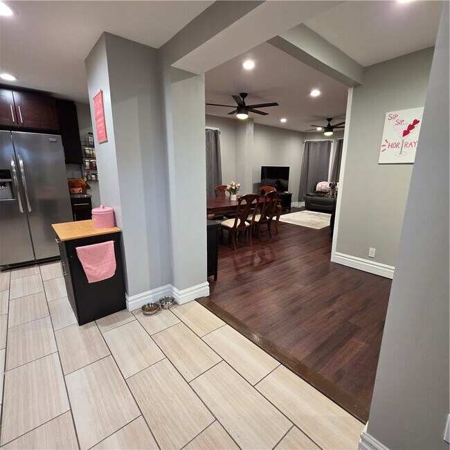 Building Photo - 149 Adam St