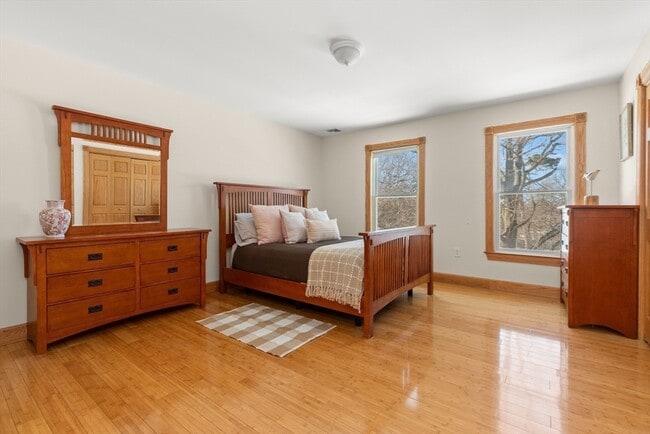 Building Photo - 25 Pleasant St