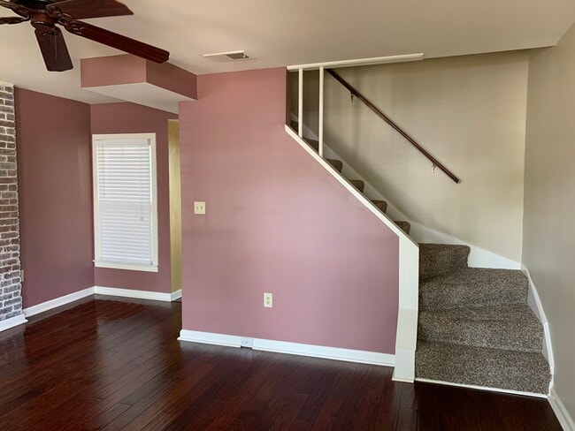 Building Photo - 103 E 8th St