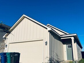 Building Photo - Modern 3BD/2BA Home in Blue Ridge Ranch – Near Loop 410 & Fort Sam