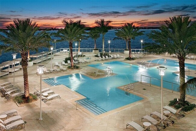Primary Photo - 3000 Oasis Grand Blvd