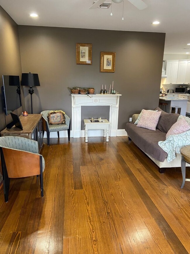 Building Photo - 3109 Broadway St