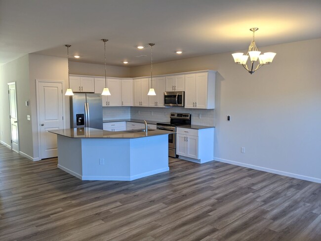 Building Photo - 3 BEDROOM TOWNHOME DOWNTOWN CONCORD-GREENW...