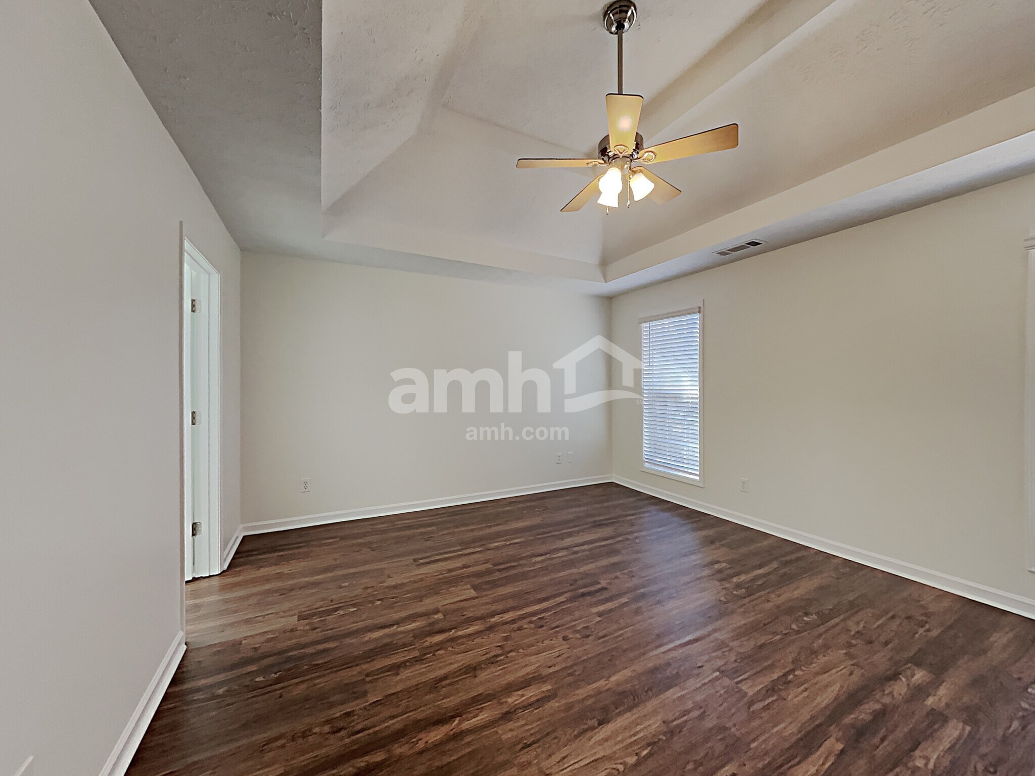 Building Photo - 1772 N Oak Dr