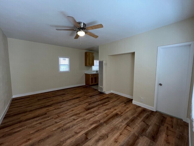 Building Photo - BELLA APARTMENTS: Beautiful 1 Bed - 1 Bath