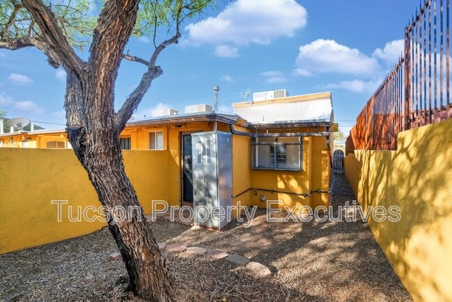 Building Photo - 837 S 8th Ave