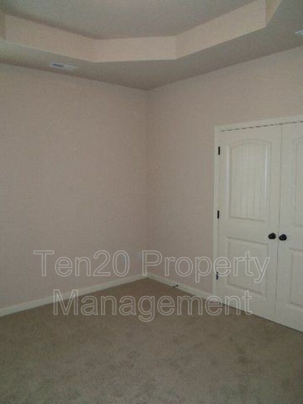 Building Photo - 1310 Ingersoll Dr