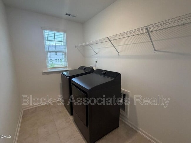 Building Photo - 611 Contento Ct