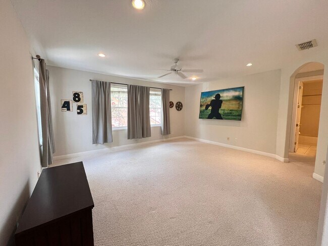 Building Photo - GORGEOUS SINGLE FAMILY HOME - PROPERTY  FU...