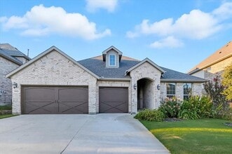 Building Photo - 15028 Gladstone Dr