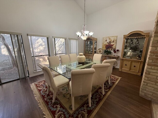 Building Photo - Prestigious Gated Living in Mission Trace-...