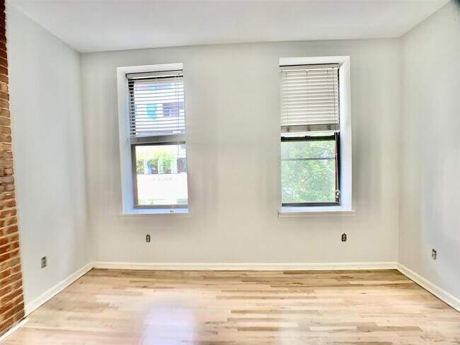 Building Photo - 155 14th St