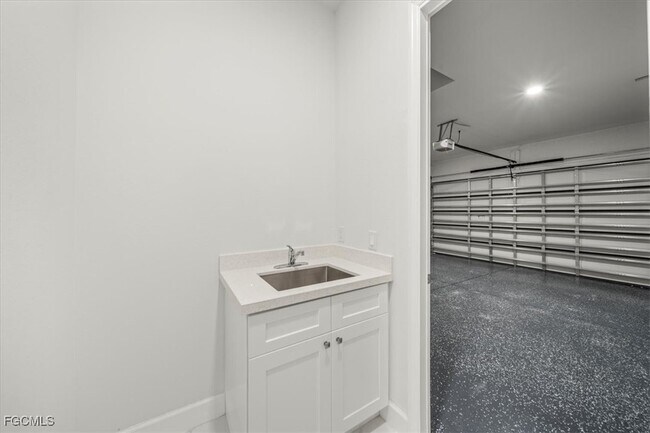 Building Photo - 9 NW 14th Pl