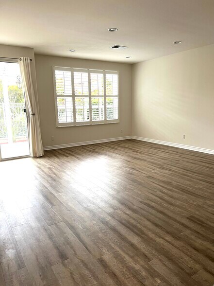 Living Room from Entry - 5532 Renaissance Ave