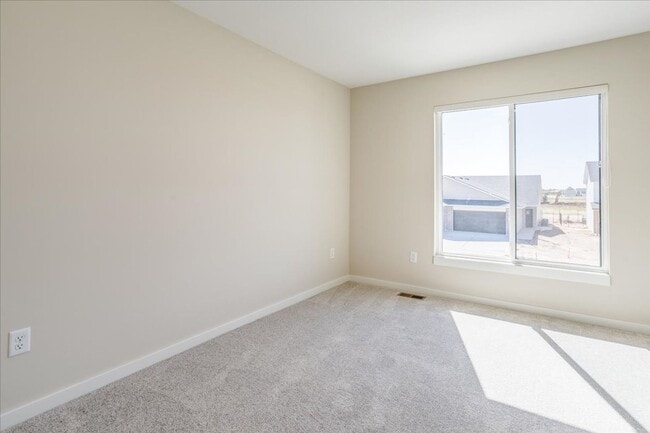 Building Photo - Fox Creek-Tracy Plan MODEL (NOT FOR RENT)