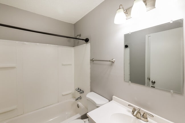 Building Photo - Welcome to Tuscaloosa!