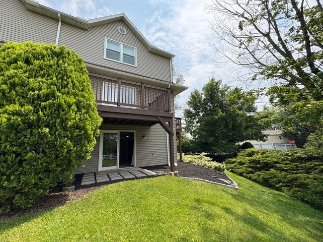 Building Photo - 2 Bedroom 2.5 Bathroom in Hummelstown!