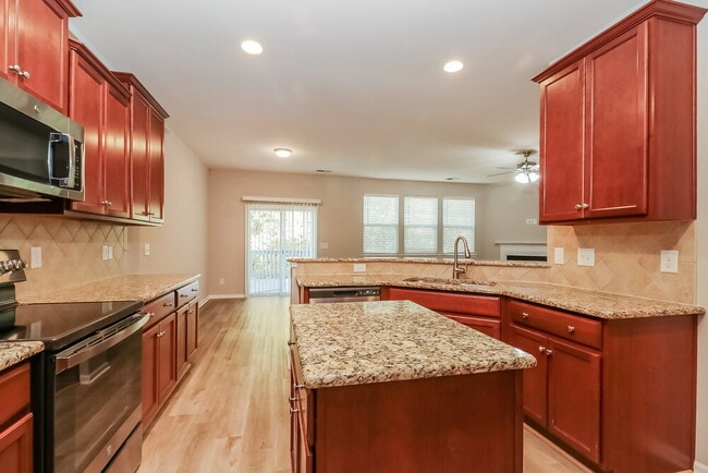 Building Photo - 14136 Green Birch Dr