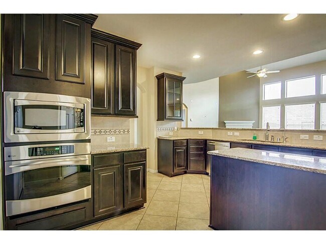 Building Photo - 10207 White Pines Dr