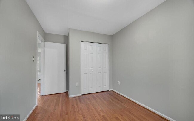 Building Photo - 5822 Burke Manor Ct