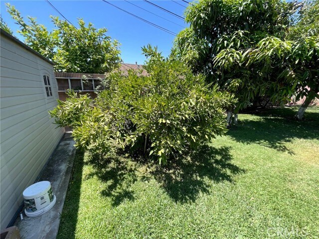 Building Photo - 861 Helmsdale Ave