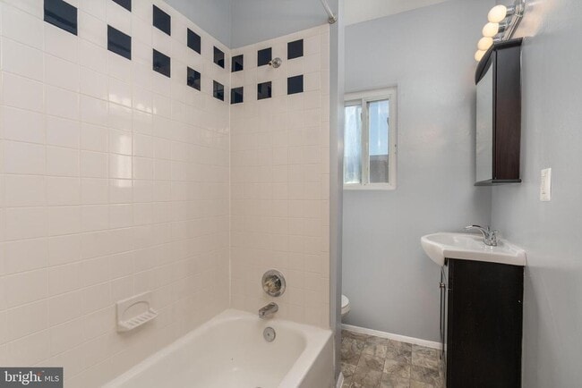 Building Photo - 4936 Nash St NE