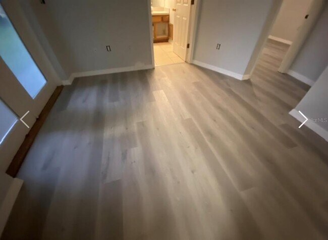 Building Photo - 301 Chiquita Ct