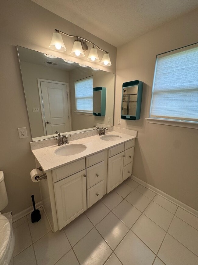 Building Photo - Beautiful 3 Bedroom 3.5 Bath in Sewickley, PA!